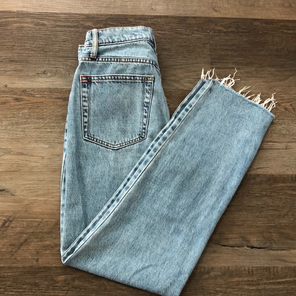 Urban Outfitters BDG Slim Straight High Rise 25